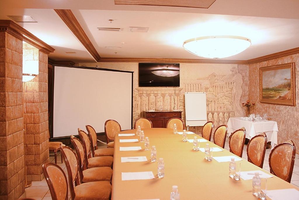 Optima Collection Podil Plaza Hotel Kyiv Exterior photo